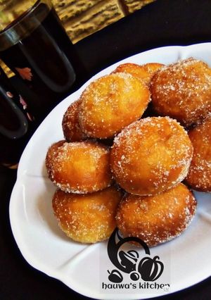 A picture of Mini sugar coated ring doughnut.