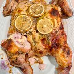 Una foto de Pollo Relleno con Jamón, Queso, aceitunas y Morrón...casi como el de mi suegra 😉