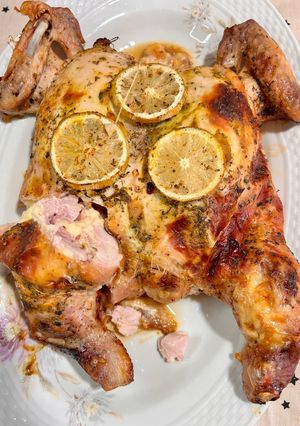 Una foto de Pollo Relleno con Jamón, Queso, aceitunas y Morrón...casi como el de mi suegra 😉