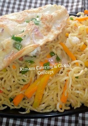 A picture of Fried eggs with stir fry noodles.