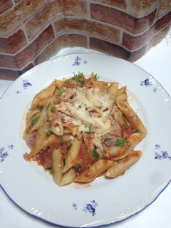 Una foto de Pasta Penne en Salsa Roja Casera con Atún !