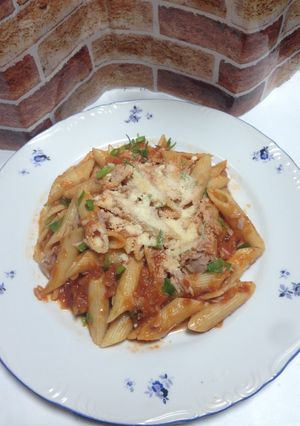 Una foto de Pasta Penne en Salsa Roja Casera con Atún !