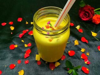 Mango lassi