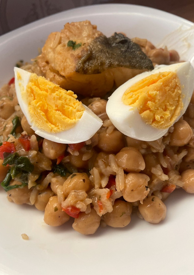 Una foto de Garbanzos con bacalao y espinacas
