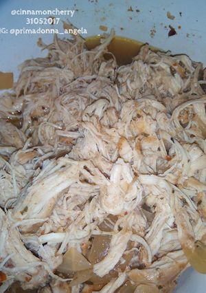 A picture of Pulled Chicken in Crockpot/Slow Cooker.