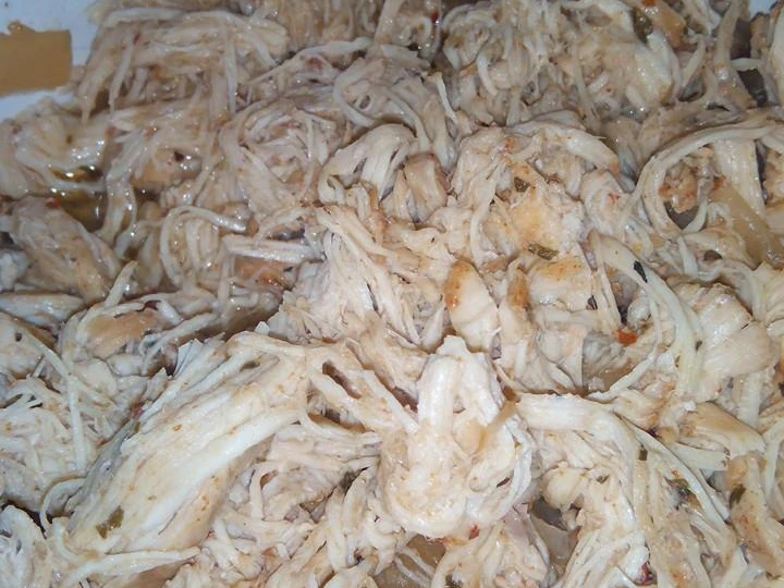 Easy Steps to Prepare Pulled Chicken in Crockpot/Slow Cooker the Delicious Appealing