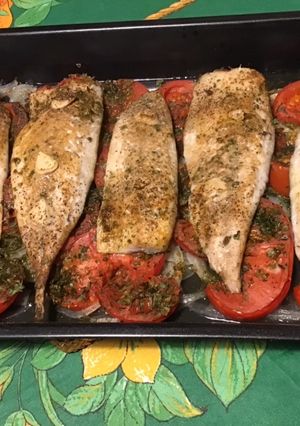 Une photo de Filets de maquereaux aux épices,tomates et oignons