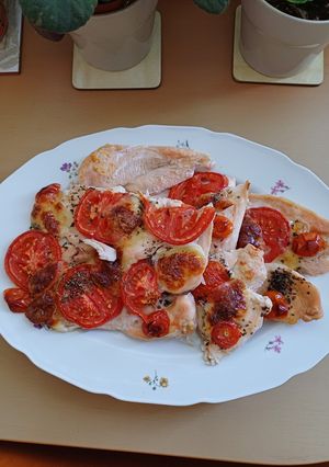 Mozzarellás, paradicsomos csirkemellfilé recept fotója