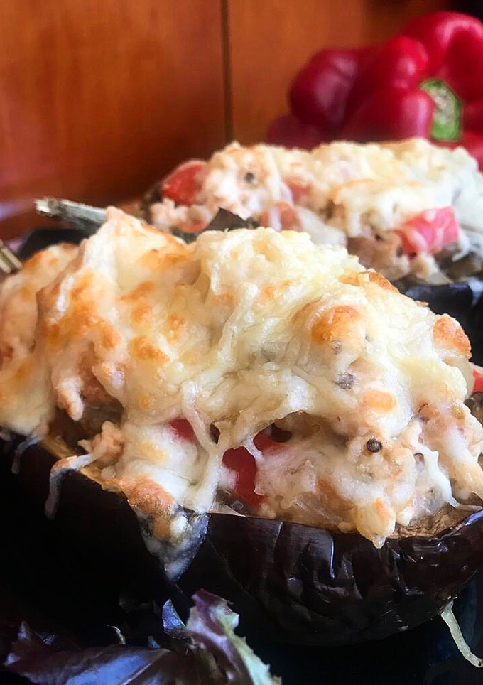 Una foto de Berenjenas rellenas de pollo