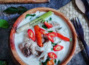Foto resep Tom Kha Gai (Thai Coconut Chicken Soup)