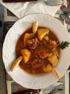 Una foto de Estofado de patatas con costilla