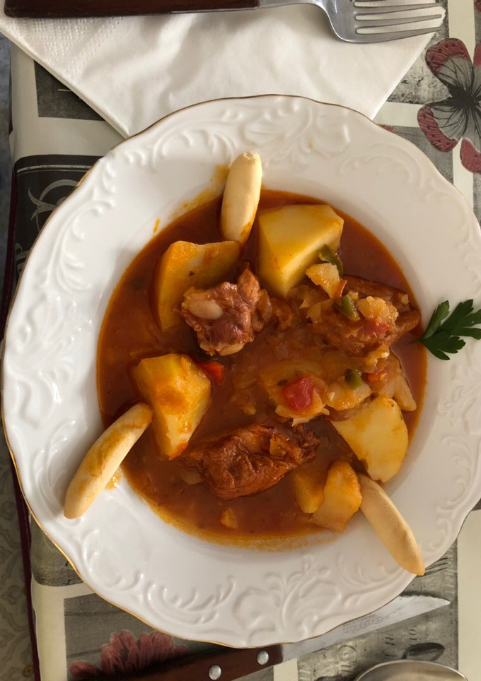 Una foto de Estofado de patatas con costilla