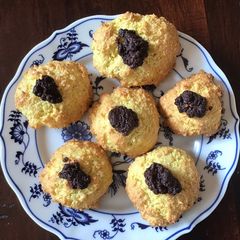 A picture of California Farm Coconut Chocolate Macaroon Cookies.