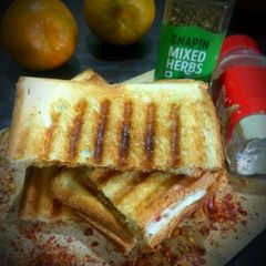 A picture of Grilled cheese sandwich.