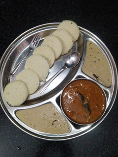 चावल -उड़द दाल इडली (Chawal urad dal idli recipe in hindi) रेसिपी मुख्य फोटो