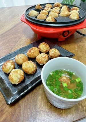 A picture of Akashiyaki with Kiharu's Special Dashi.
