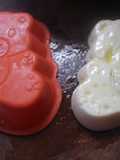 Huevos cocidos al vapor con forma de muñeco