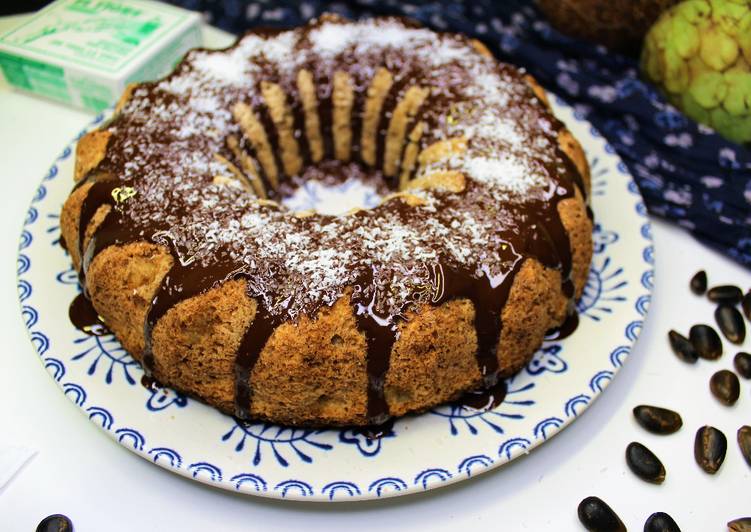 Pastel de chirimoya y coco con espelta
