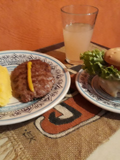 Una foto de Hamburguesas jugosas, deliciosas y caseras!!