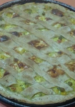 Una foto de Tarta de choclo y arvejas con masa de harina integral