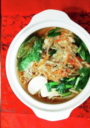 A picture of Nabeyaki Udon with Vegetable Tempura.