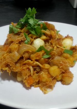 A picture of Ropa vieja (chicken leftovers recipe).