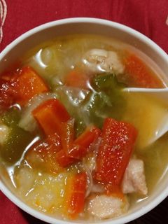 চিকেন স্যুপ (chicken soup recipe in bengali) রেসিপির প্রধান ছবি