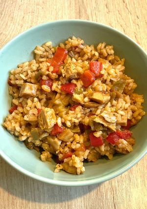 Una foto de Arroz con verduras y seitán