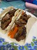 Tacos de verduras y milanesa de cerdo