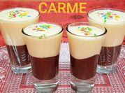 Una foto de vasitos con queso batido