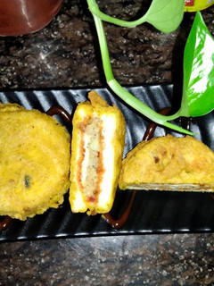 ब्रेड चीज़ पकौड़े (Bread cheese pakode recipe in Hindi) रेसिपी मुख्य फोटो