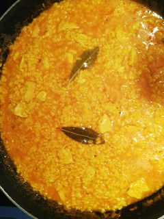 Una foto de Paella con pavo