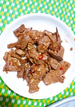 Hình của món Gan heo xào tỏi ớt.