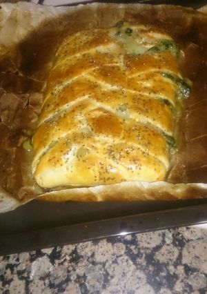 Foto principal de Trenza de hojaldre con espinacas🍃, bechamel, y queso de cabra🐐