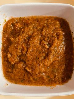 टमाटर धनिया की चटनी (Tamatar dhaniya ki chutney recipe in Hindi) रेसिपी मुख्य फोटो