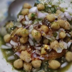 A picture of Aloo tikki chaat.