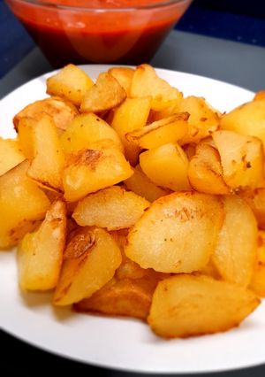 A picture of Patatas Bravas for the Rich 😅 With Sunflower Oil.