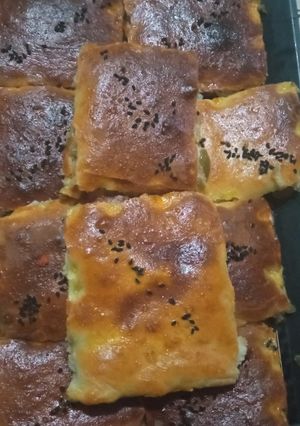 صورة لوصفة فطيرة عائلية على السريع مشبعة وبنينة