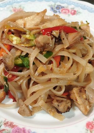 รูปของ Brown-rice pasta ผัดขี้เมาไก่รวน