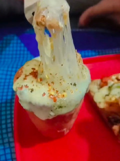 कुल्हड़ पिज़्ज़ा (Kulhad Pizza Recipe in Hindi) रेसिपी मुख्य फोटो