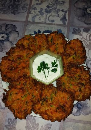 Cukkinis-répás-újhagymás lepénykék recept fotója
