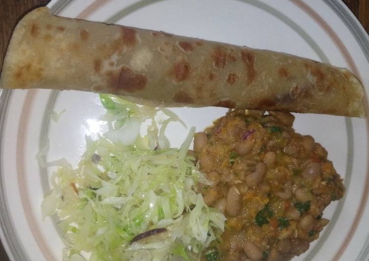 Chapati served with yellow beans and steamed cabbages