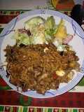 Arroz tipo asiático, con ensalada de frutas