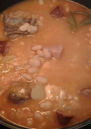 Foto principal de Judías blancas con rabo de cerdo y chorizo