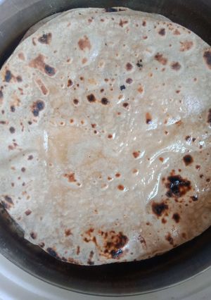 રોટલી (Rotli Recipe In Gujarati) રેસીપી મુખ્ય ફોટો