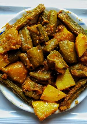 পটলের তিন মেশালি সবজি (potoler teen mishali sabji recipe in bengali) রেসিপির প্রধান ছবি