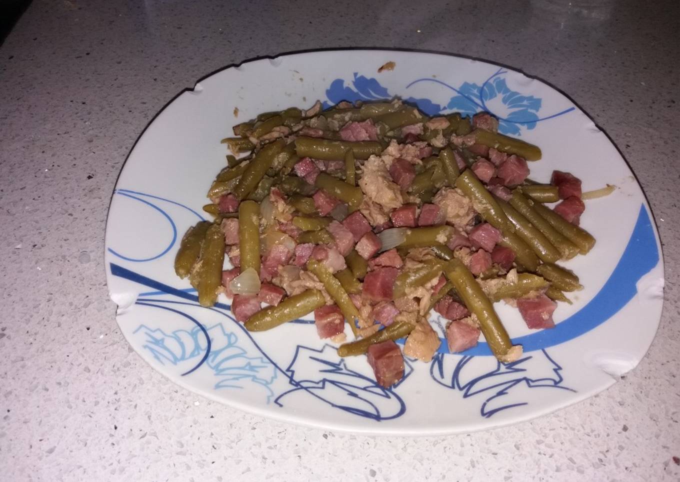 Judías verdes con jamón y atún