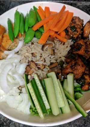 A picture of Korean Chicken Rice Salad/Bowl.
