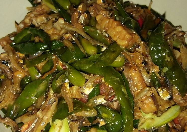 Resep Tumis cabe ijo teri tempe yang Bisa Manjain Lidah