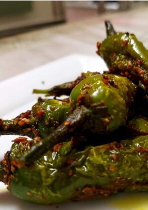 छुकी हुई हरी मिर्च (chuki hui hari mirch recipe in Hindi) रेसिपी मुख्य फोटो